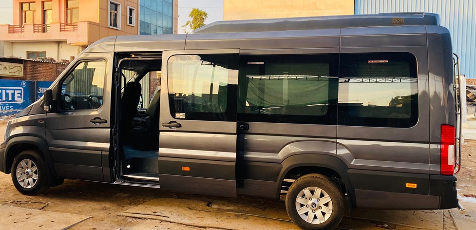 Hire Force Urbania in Bangalore – Affordable Urbania on Rent